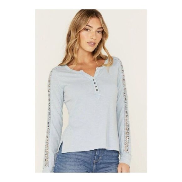 Idyllwind Women’s Trustie Henley Top in Steel Blue - Picture 1 of 11